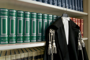 Cassa forense: contributi minimi e scadenze