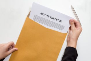 Atto di precetto su sentenza: ecco il modello