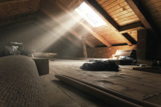 Vendere casa con sottotetto non abitabile: regole di accatastamento