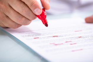 Correzione nota di trascrizione errata: quali sono le responsabilità?